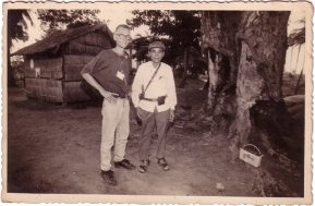 Thierry avec un colonel Khmer Rouge
